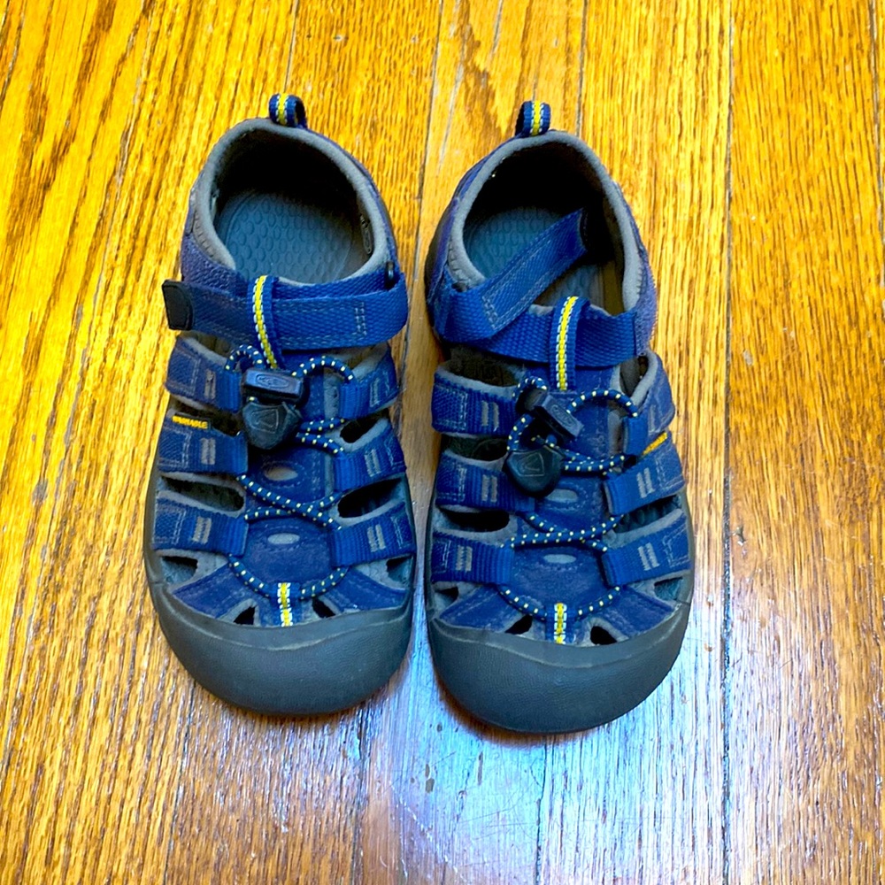 EUC Keen toddler hiking shoes size 12